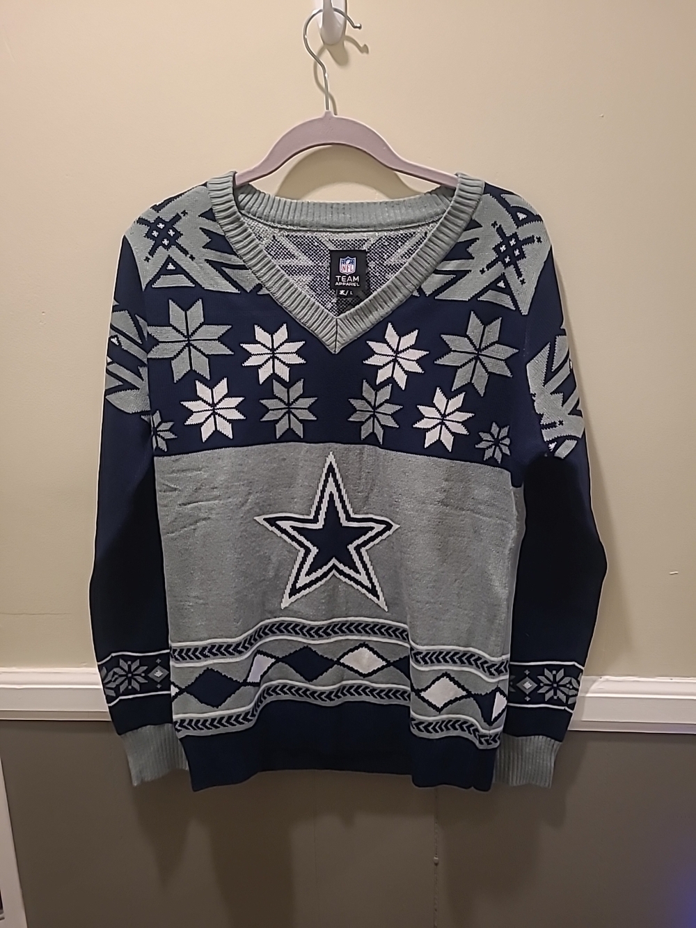 NFL Team V-Neck Dallas Cowboys Navy & Gray Holiday Sweater Womens Large